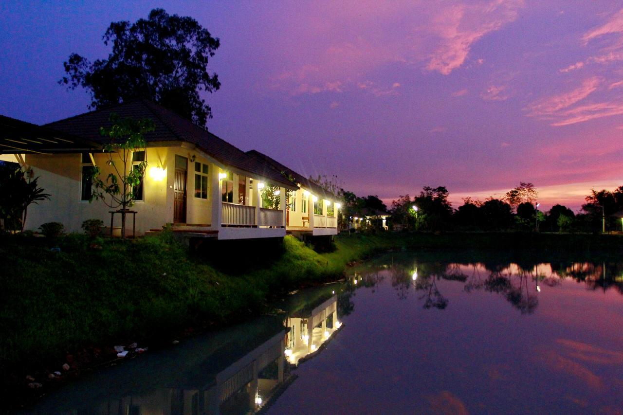 Pirom Lake And Resort Si Maha Phot Buitenkant foto