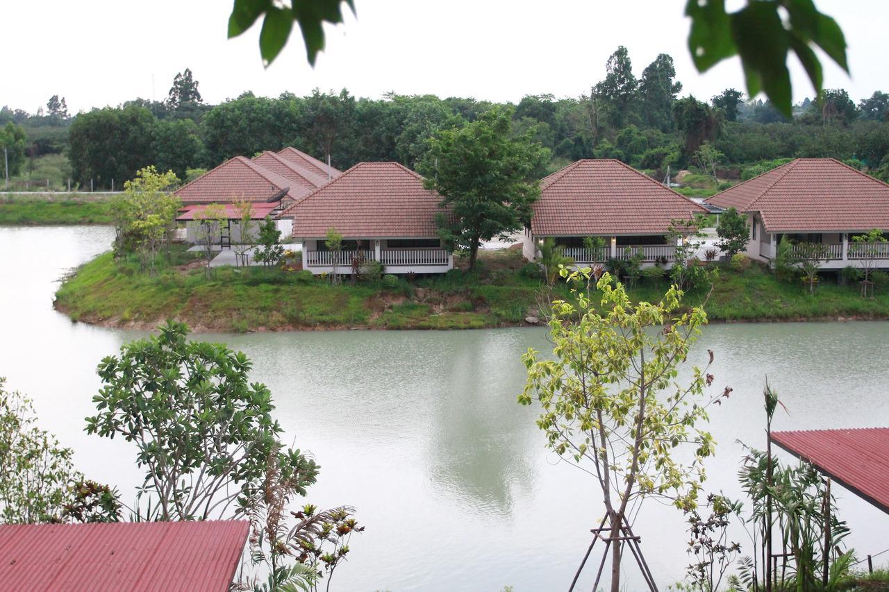 Pirom Lake And Resort Si Maha Phot Buitenkant foto