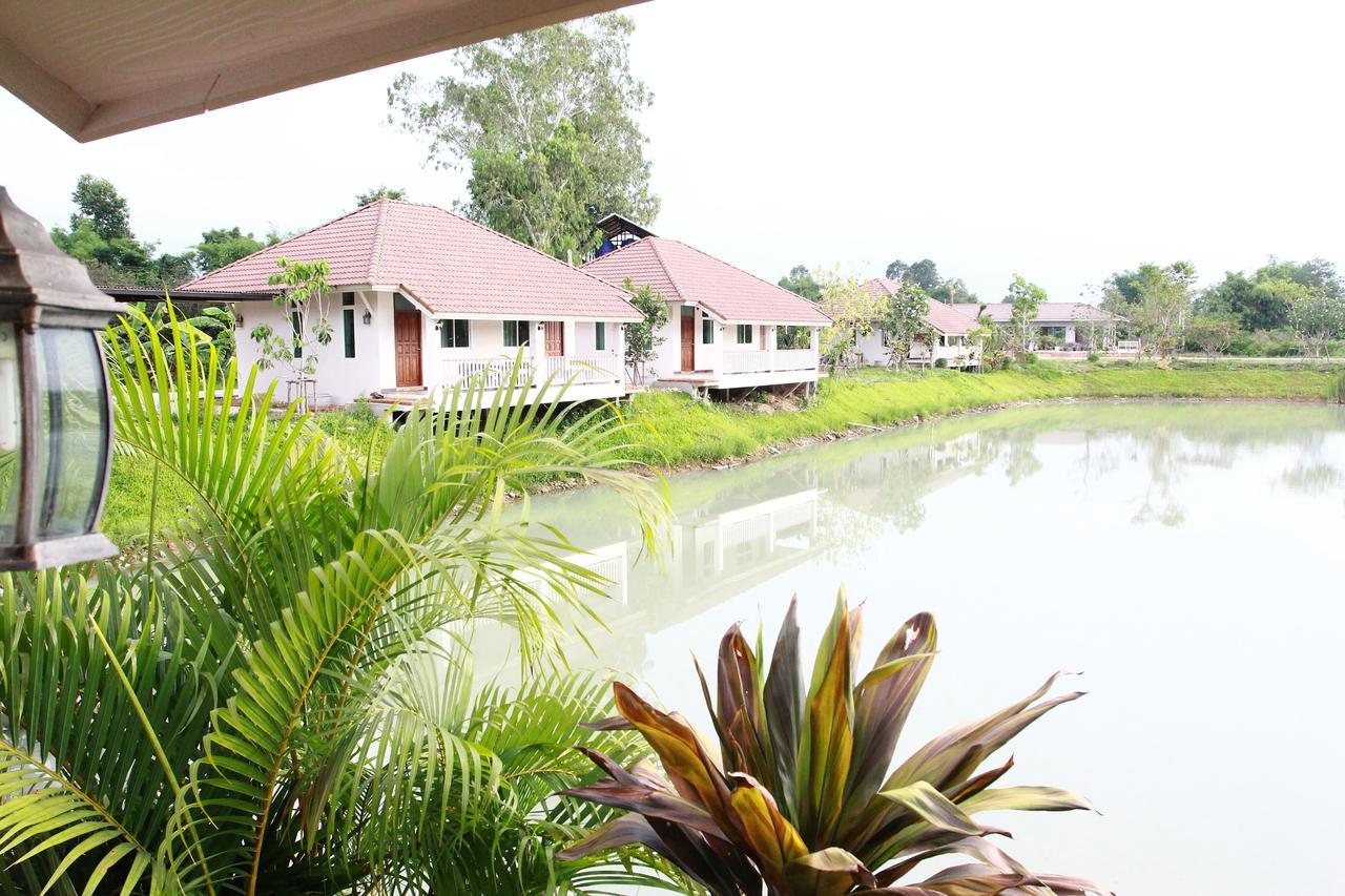 Pirom Lake And Resort Si Maha Phot Buitenkant foto