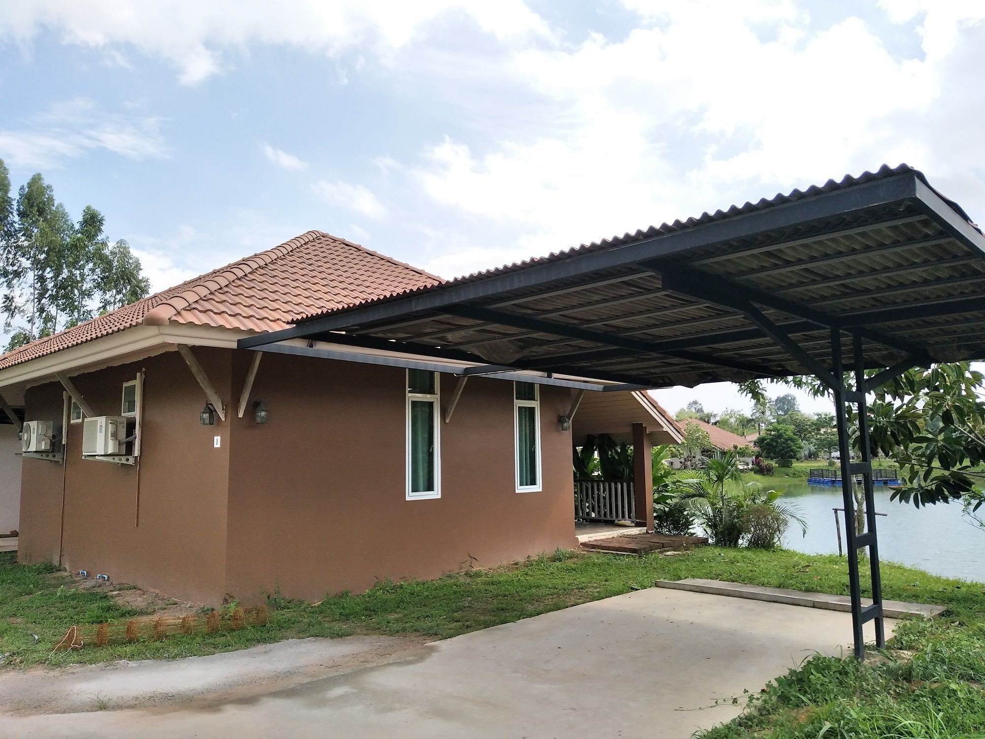 Pirom Lake And Resort Si Maha Phot Buitenkant foto